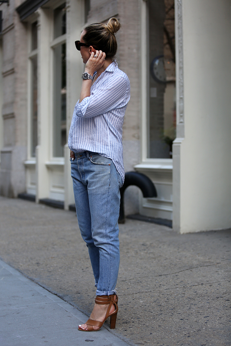 casual summer style in boyfriend jeans - brooklyn blonde