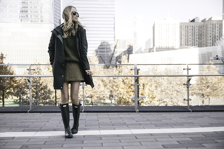 What To Wear in the Rain - Stylish Rain Gear - Helena of Brooklyn Blonde wearing Hunter Hunting Coat and Hunter Rain Boots