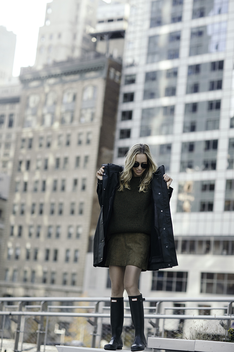 What To Wear in the Rain - Stylish Rain Gear - Helena of Brooklyn Blonde wearing Hunter Hunting Coat and Hunter Rain Boots