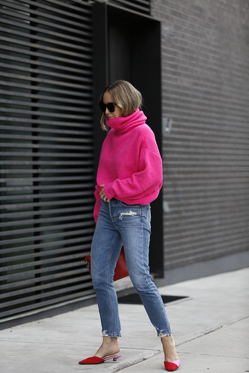 woman wearing Zara Oversized Pink Sweater