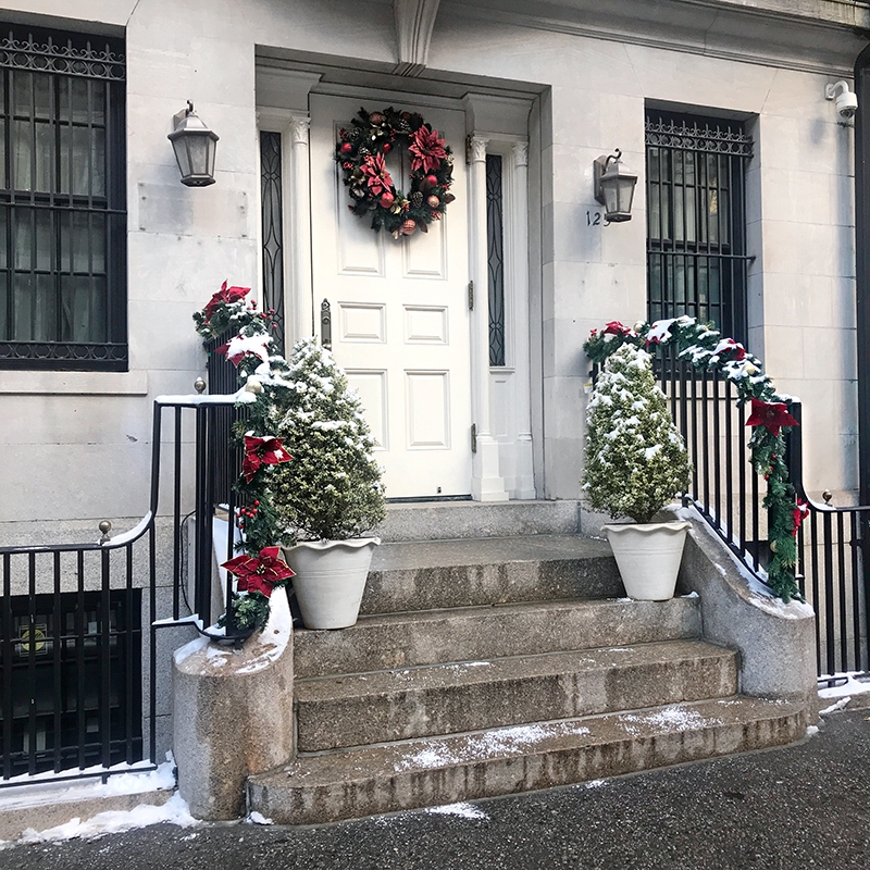 Experience Gift Ideas for the Holidays, Christmas Steps Decor, NYC Brownstone, Helena of Brooklyn Blonde