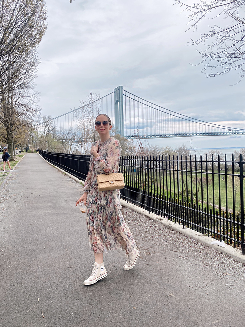 woman wearing floral Dresses with Converse