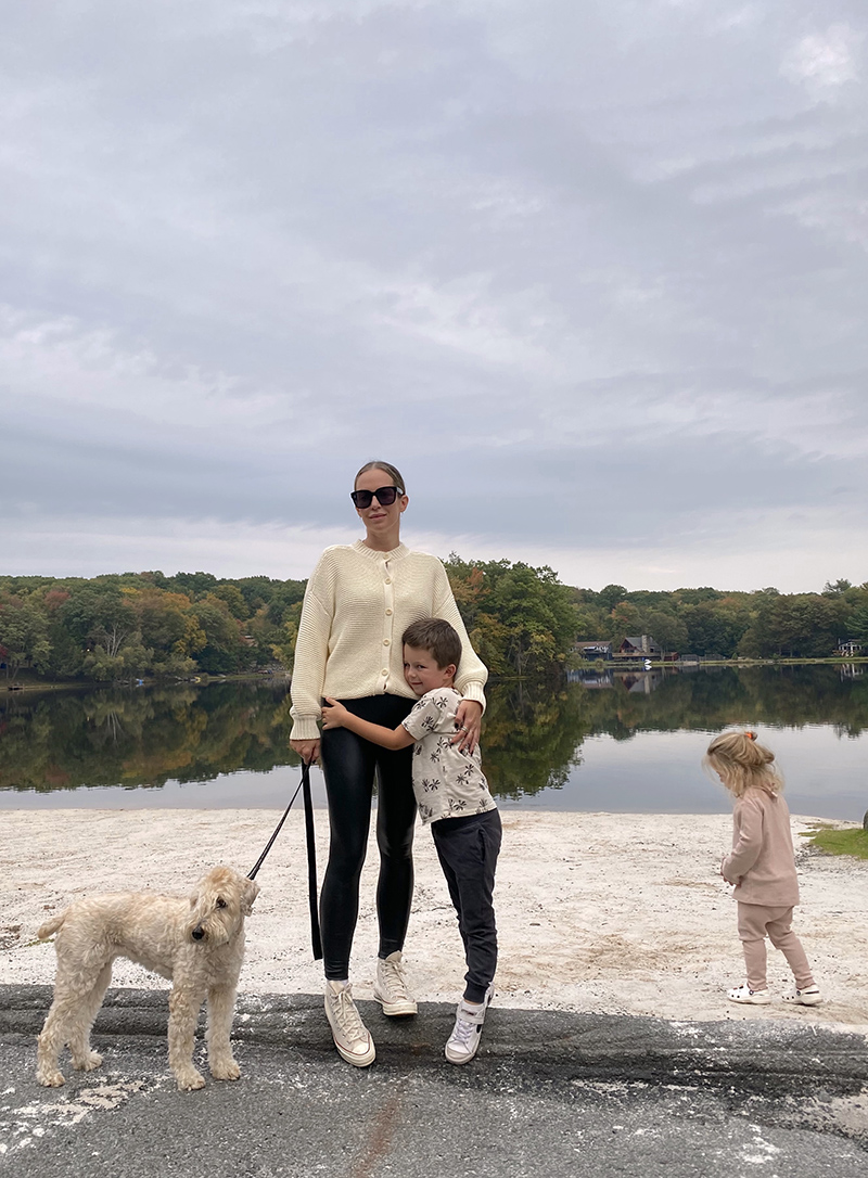 woman fashion Fall Look in Alex Mill with two children and a dog