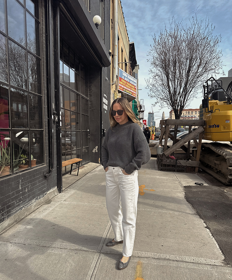 woman in grey sweater and white jeans for A Week in Outfits